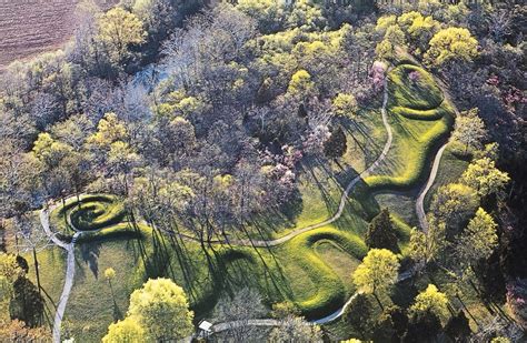  The Great Serpent Mound: An Enigmatic Ode to Earth and Sky